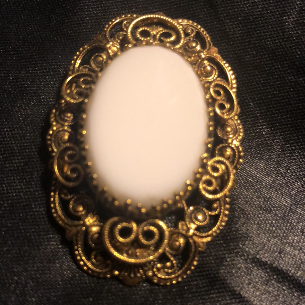 Vintage brooch or pendant